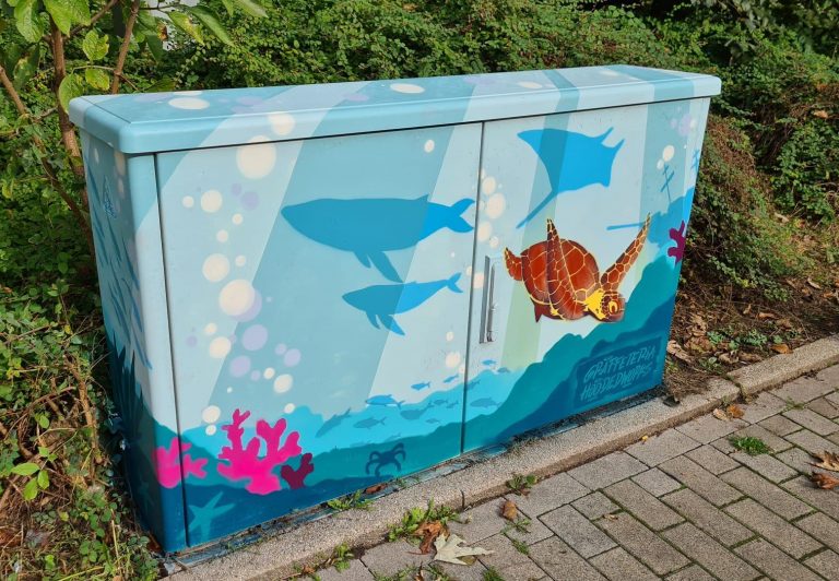 Die Unterwasserwelt ist unter Beteiligung von Kindern der Kita der St. Elisabeth Gruppe entstanden, Herbst 2021. (© Feline Gerstenberg)
